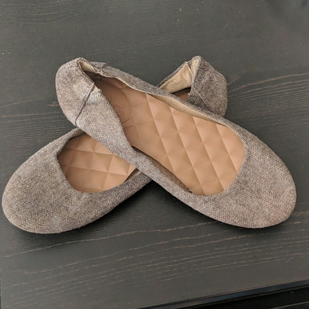 Mudd brown tweed flats with cushion support
